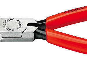 Длинногубцы, плоские рифлённые губки 46.5 мм, длина 160 мм, фосфатированные, обливные ручки, SB